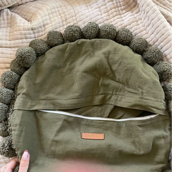 ♥️Sold | Kaekoo | Round Pom-Pom Pillow Cover - Picture 4 of 6